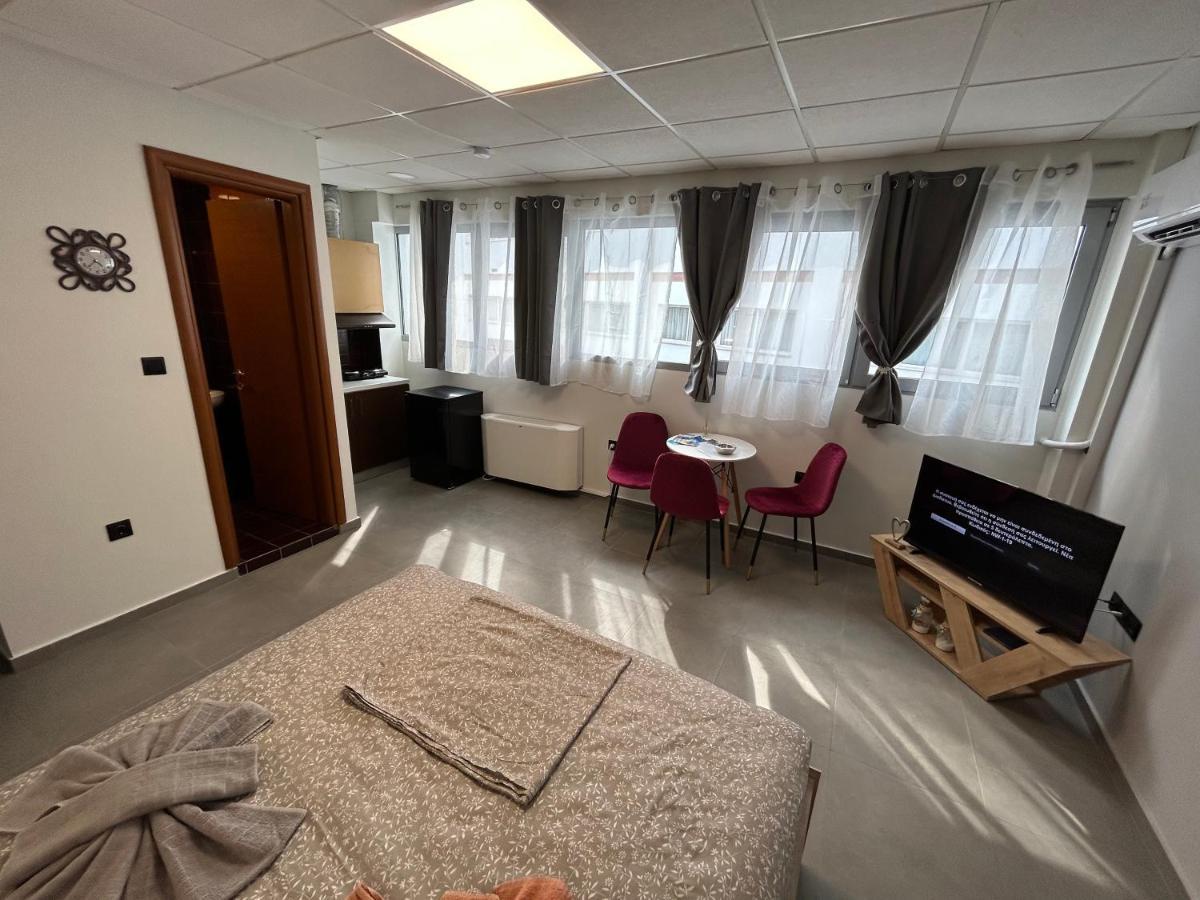 Debbies Rooms 8 Tesalonika Bagian luar foto