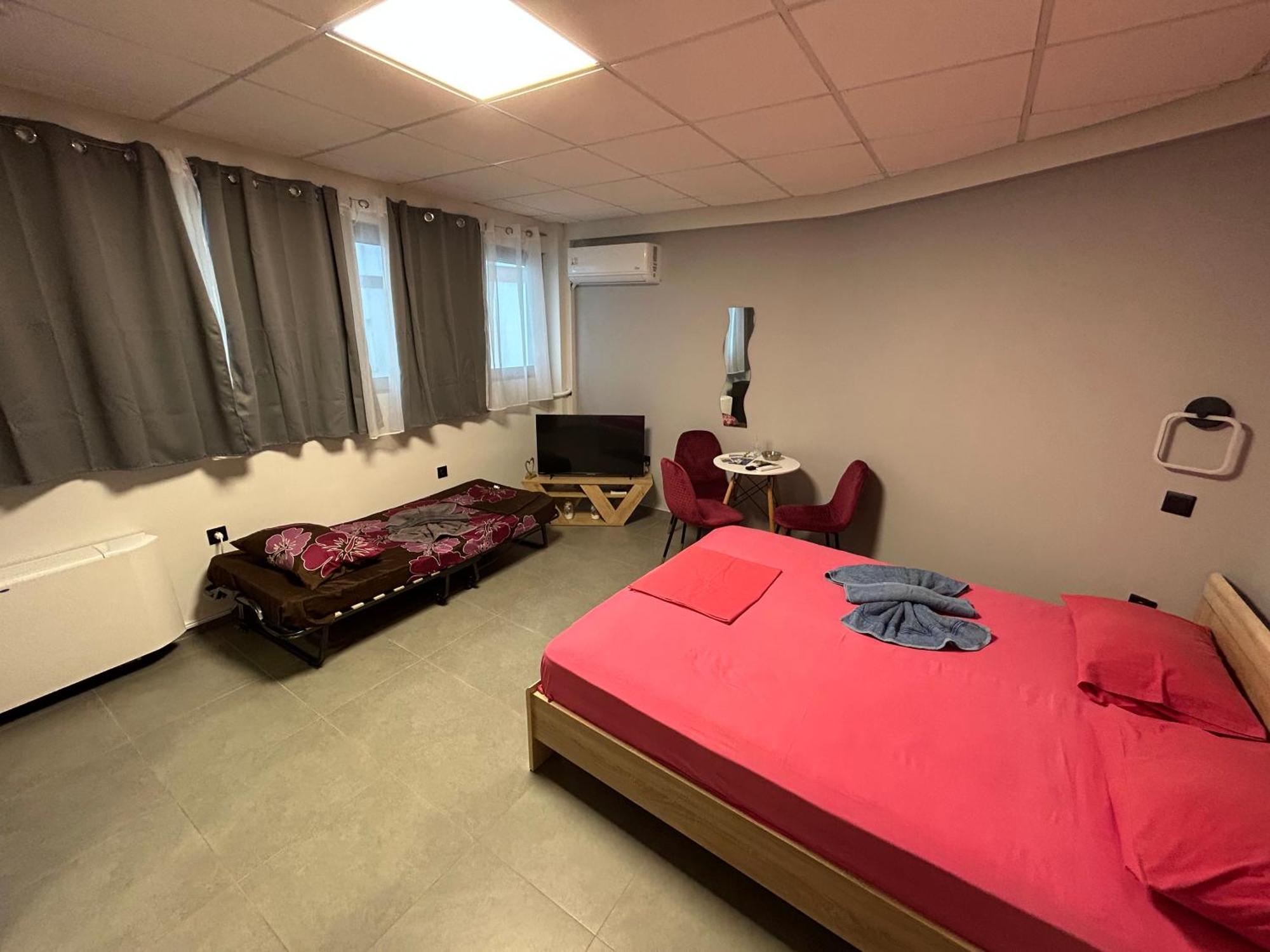 Debbies Rooms 8 Tesalonika Bagian luar foto